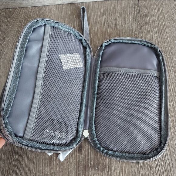 Bella Russo Zippered Tech Case - Picture 4 of 6